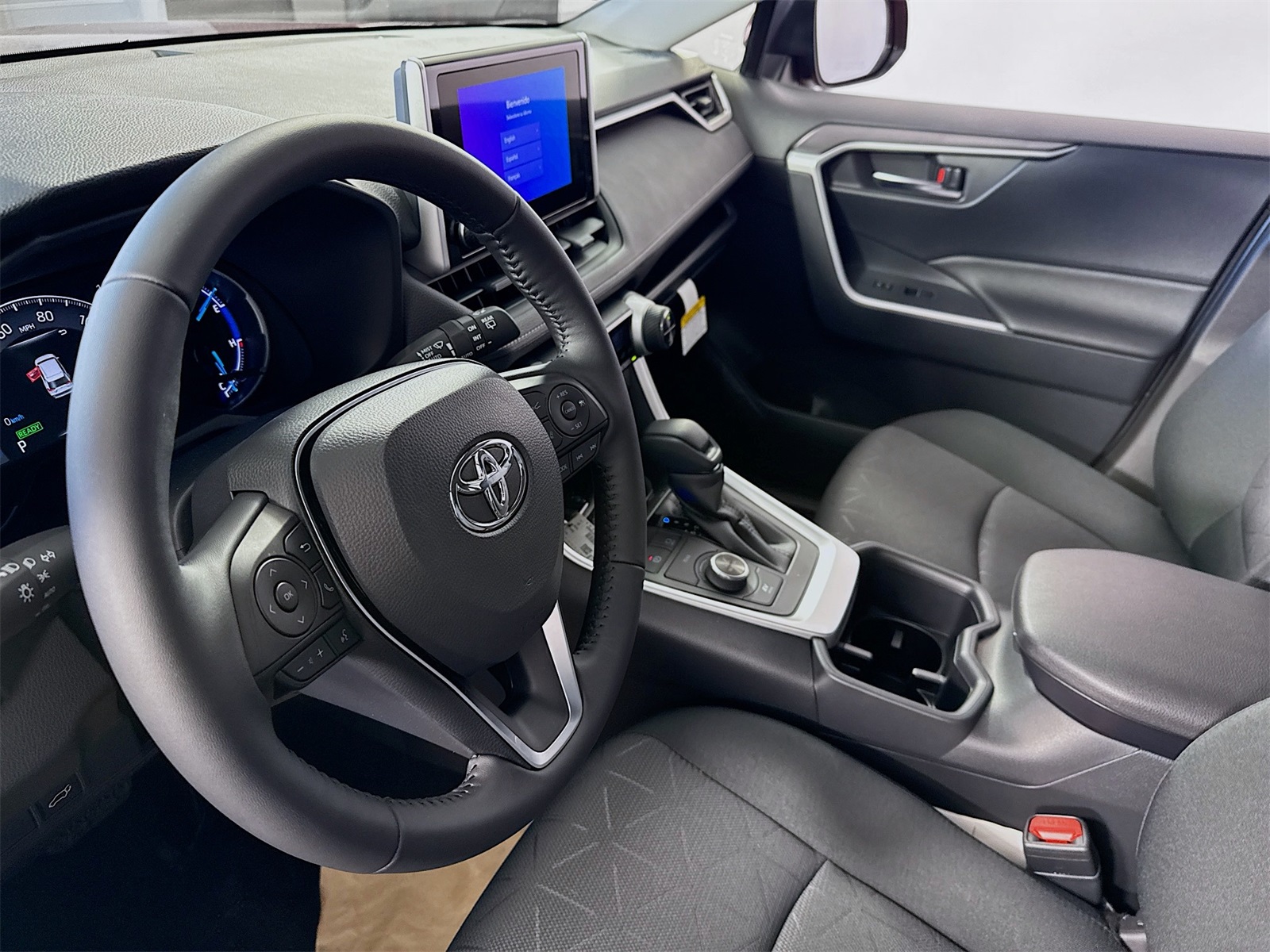 2025 Toyota RAV4 Hybrid XLE photo 5