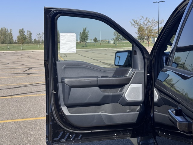 2025 Ford F-150 Lariat photo 3