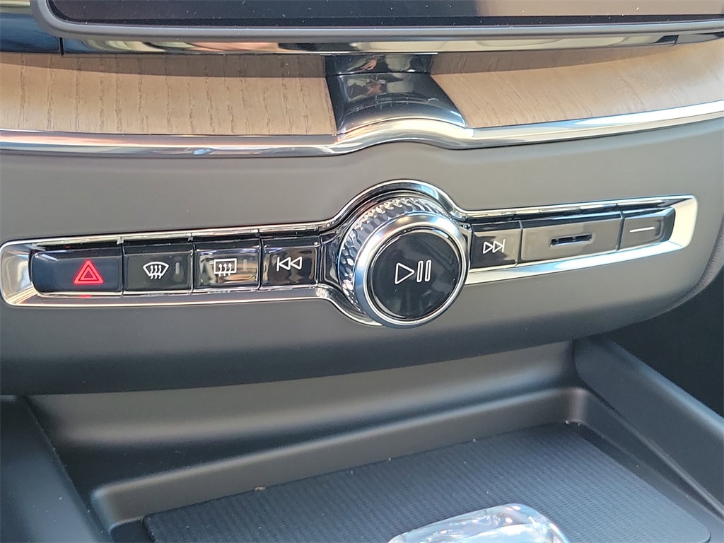 new 2026 Volvo XC60 car, priced at $58,015