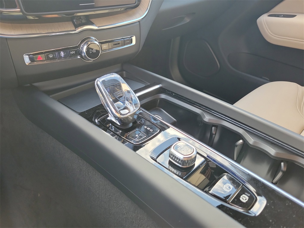new 2026 Volvo XC60 car, priced at $58,015