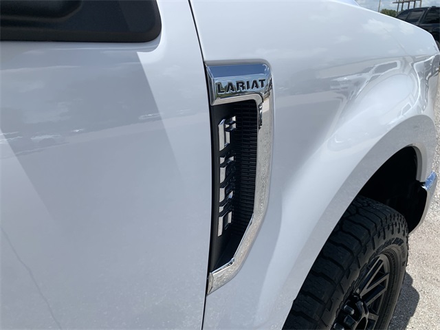 2019 Oxford White Ford Super Duty F-250 SRW Lariat 4X4 Truck