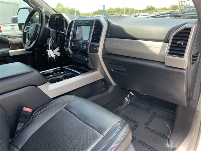 2019 Oxford White Ford Super Duty F-250 SRW Lariat 4X4 Truck