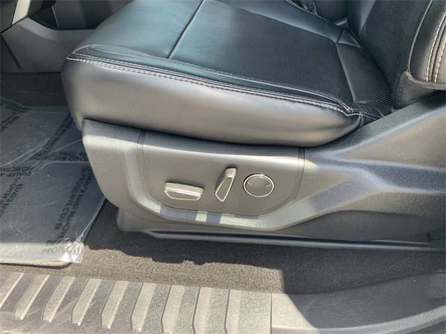 2019 Oxford White Ford Super Duty F-250 SRW Lariat 4X4 Truck
