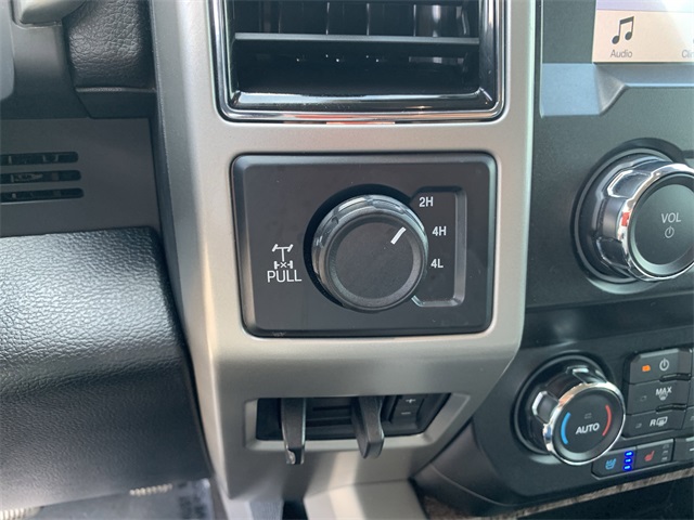2019 Oxford White Ford Super Duty F-250 SRW Lariat 4X4 Truck