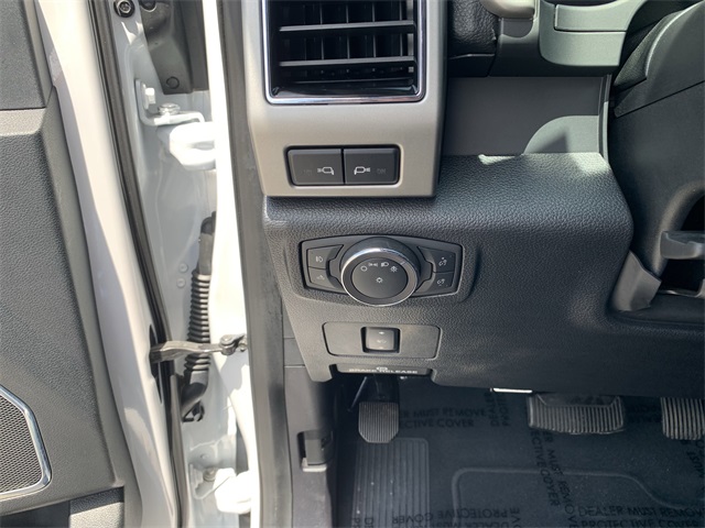 2019 Oxford White Ford Super Duty F-250 SRW Lariat 4X4 Truck