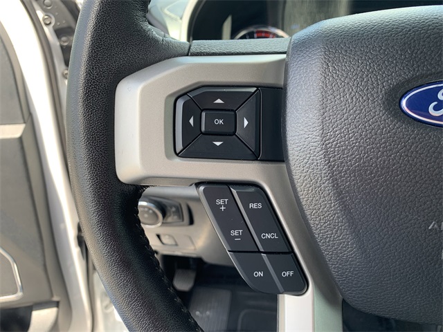 2019 Oxford White Ford Super Duty F-250 SRW Lariat 4X4 Truck