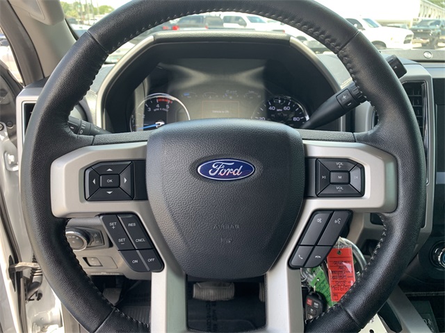 2019 Oxford White Ford Super Duty F-250 SRW Lariat 4X4 Truck