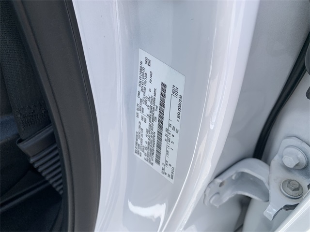 2019 Oxford White Ford Super Duty F-250 SRW Lariat 4X4 Truck