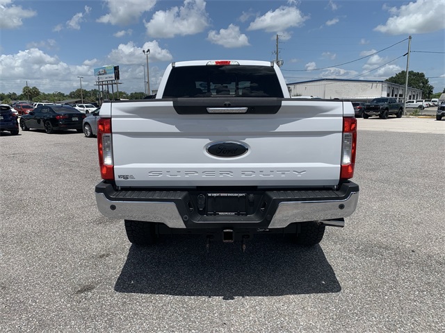 2019 Oxford White Ford Super Duty F-250 SRW Lariat 4X4 Truck