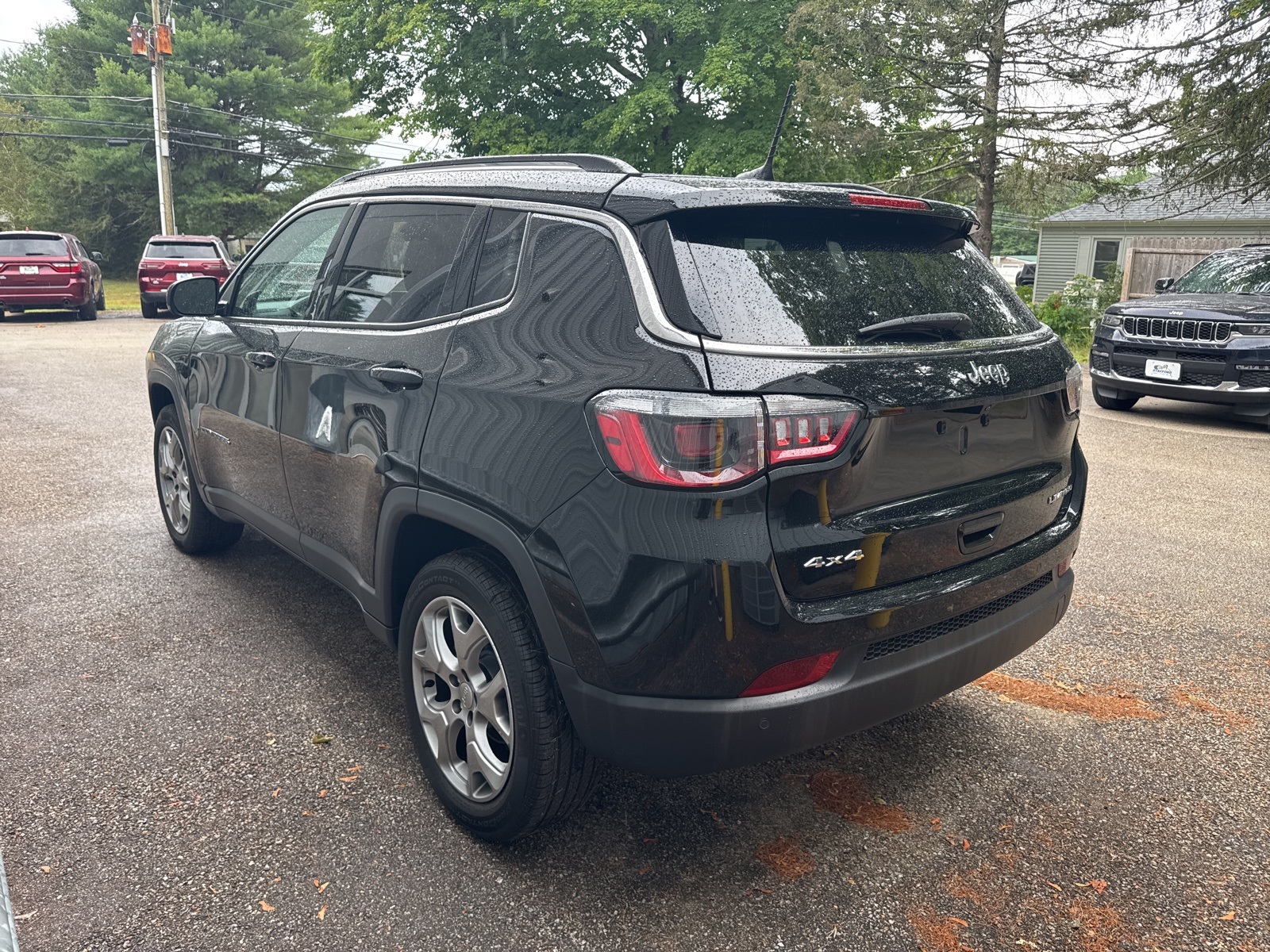2022 Diamond Black Crystal Pearlcoat Jeep Compass Limited 4X4 SUV