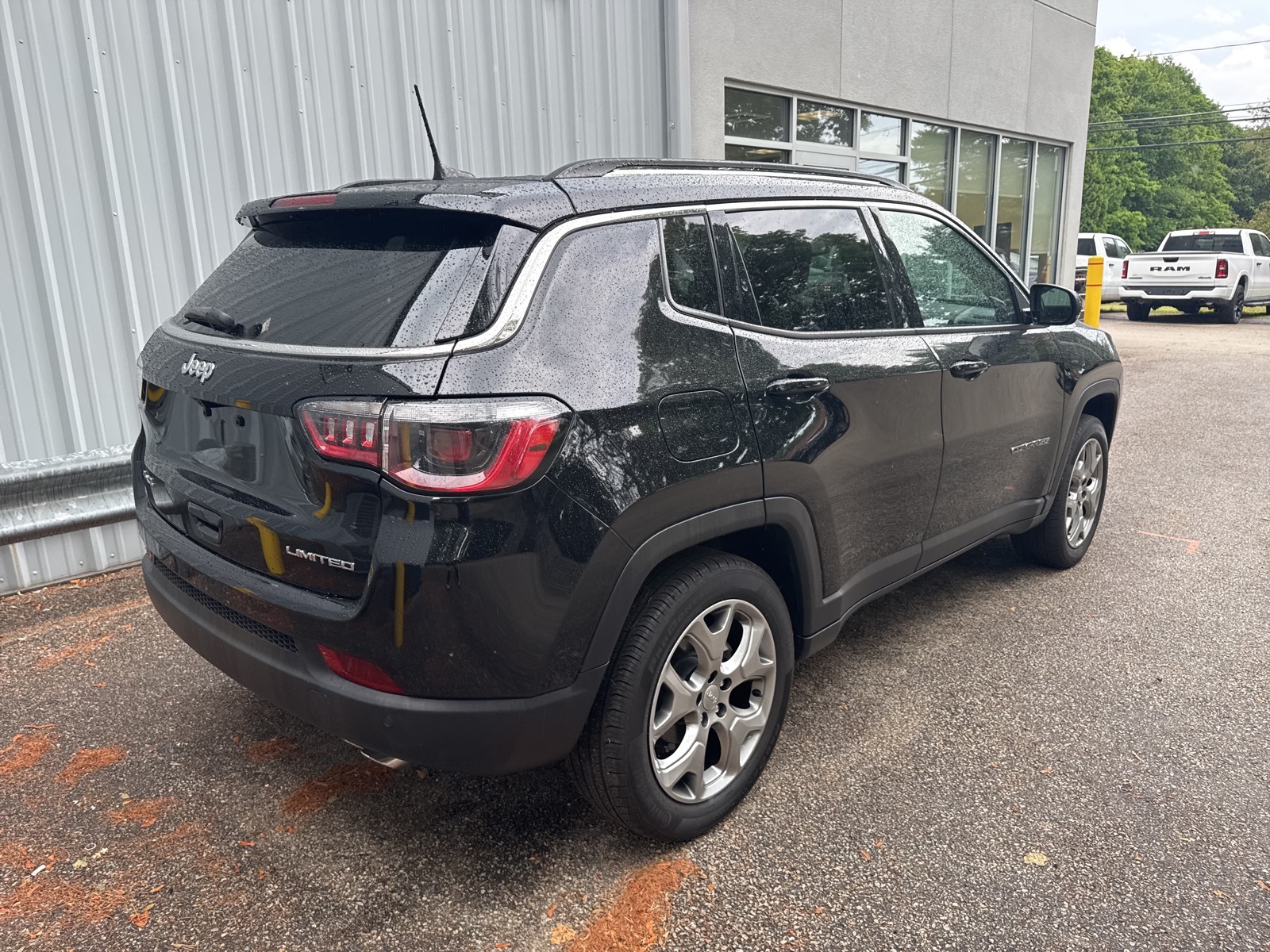 2022 Diamond Black Crystal Pearlcoat Jeep Compass Limited 4X4 SUV