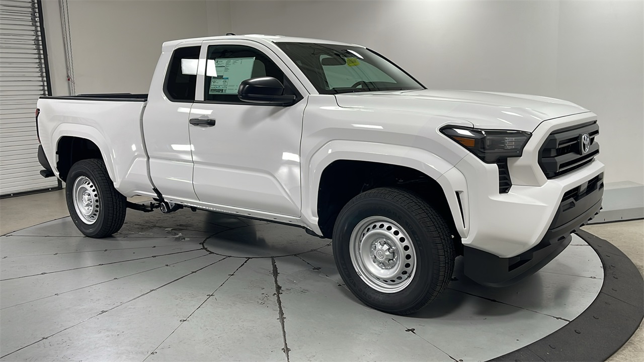 2025 Toyota Tacoma SR XtraCab photo 3