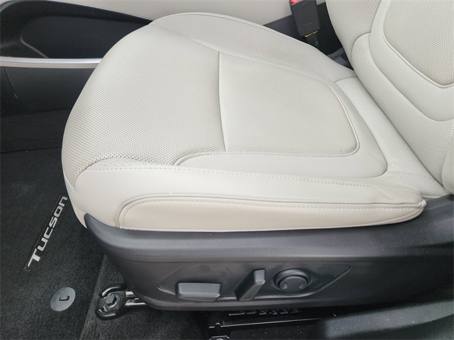 2022 Shimmering Silver Hyundai Tucson Limited FWD SUV