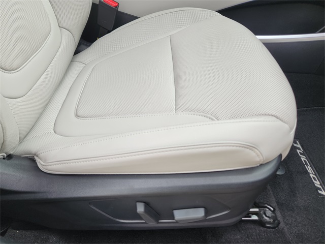2022 Shimmering Silver Hyundai Tucson Limited FWD SUV