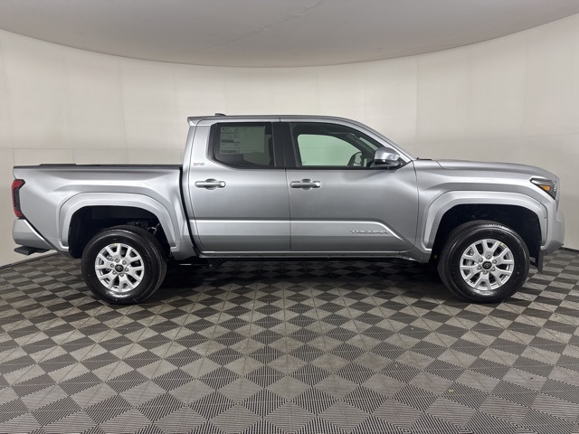 2025 Toyota Tacoma SR5 Double Cab photo 2