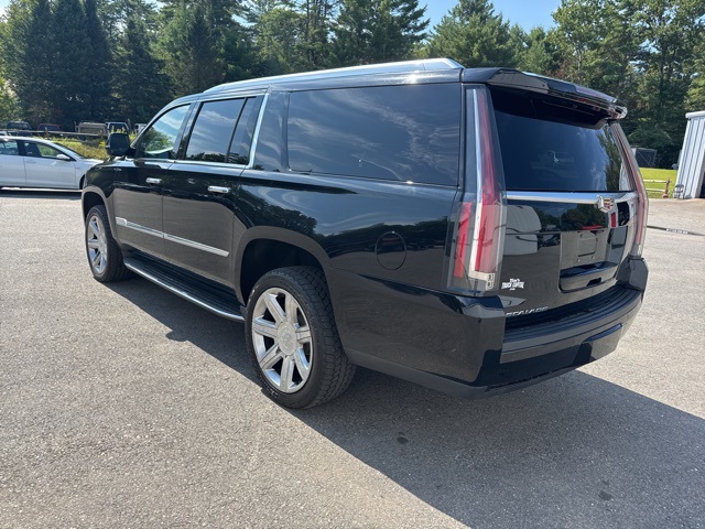 2018 Cadillac Escalade ESV Luxury photo 3