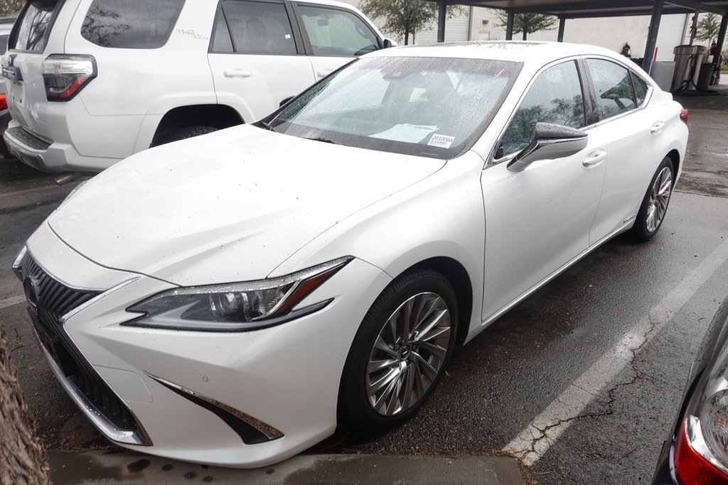 2019 Lexus ES Hybrid 300h's photo