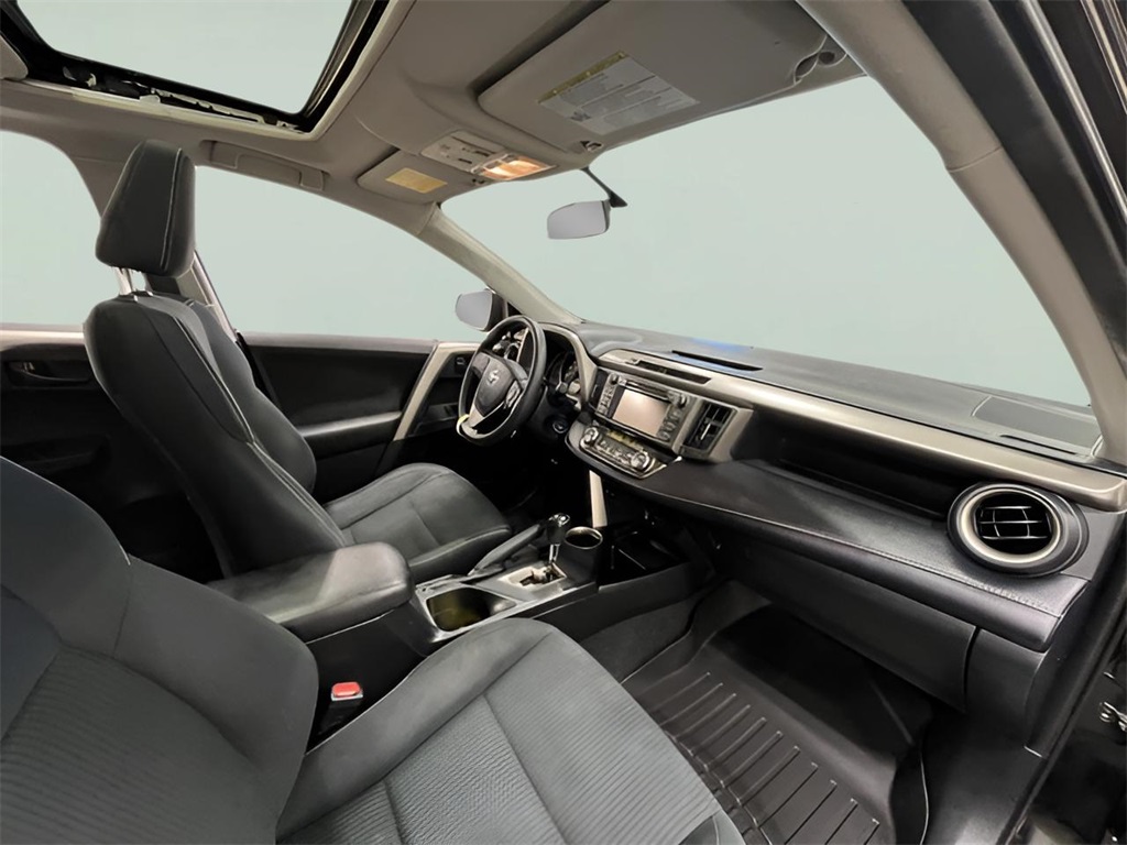 2013 Toyota RAV4 XLE photo 3
