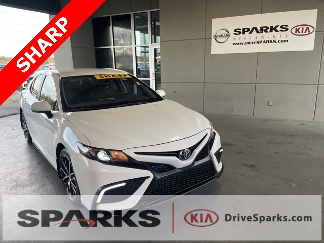 2024 Toyota Camry SE's photo