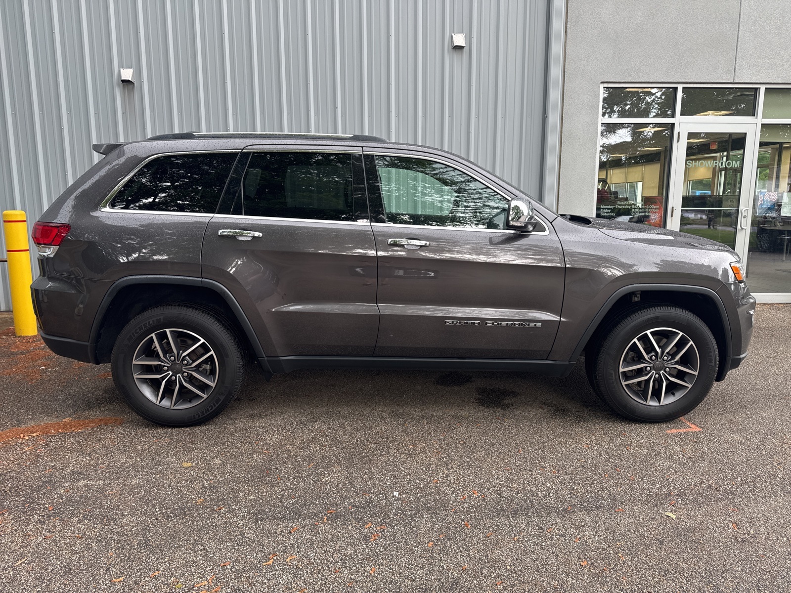 2021 Granite Crystal Metallic Clearcoat Jeep Grand Cherokee Limited 4X4 SUV