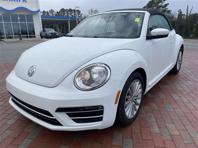 2019 Volkswagen Beetle SE's photo