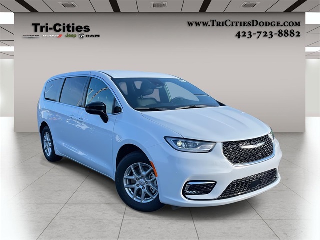 2026 Chrysler Pacifica Select's photo
