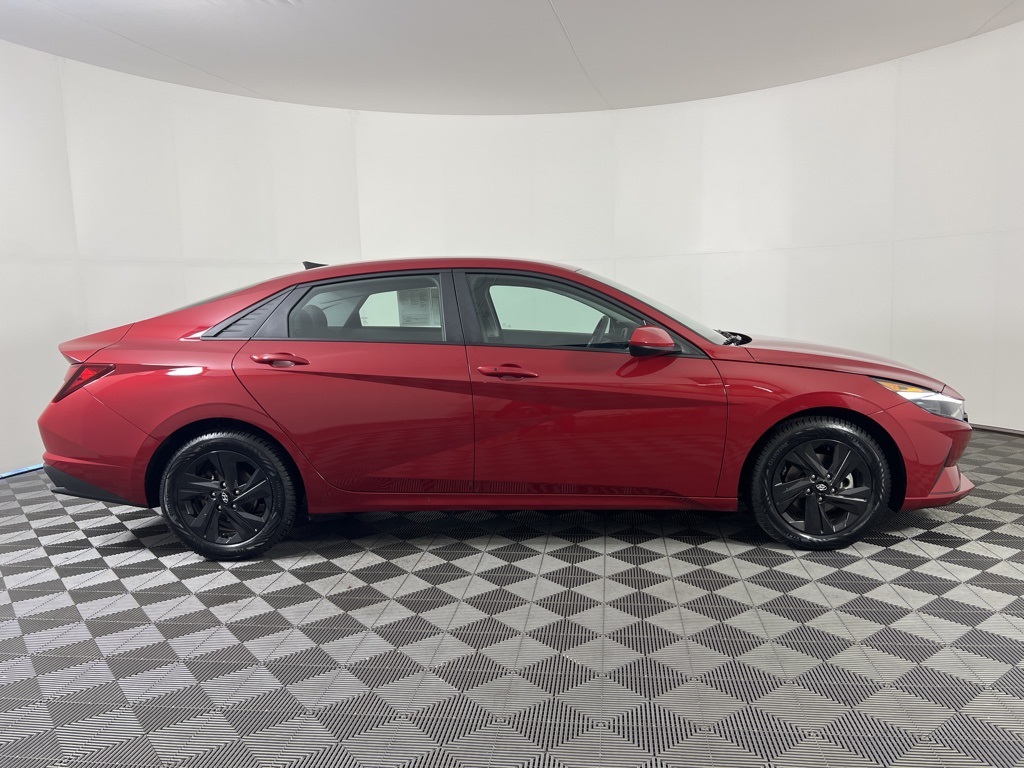 2023 Hyundai Elantra SEL photo 2