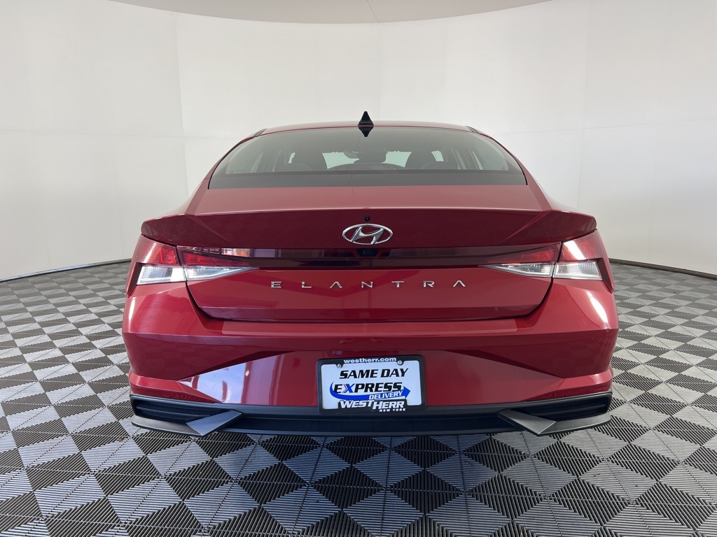 2023 Hyundai Elantra SEL photo 4
