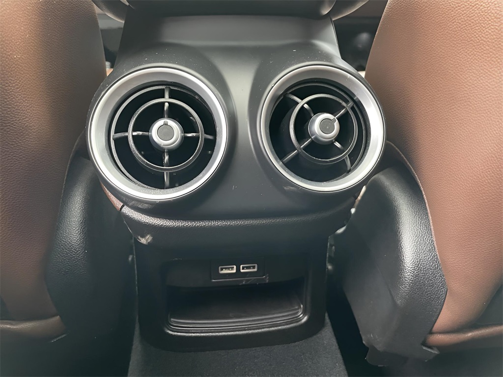 2019 Alfa Romeo Stelvio Base photo 2