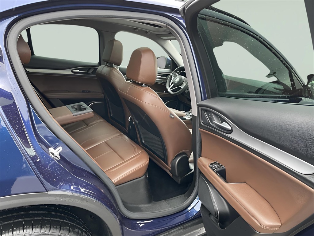 2019 Alfa Romeo Stelvio Base photo 4