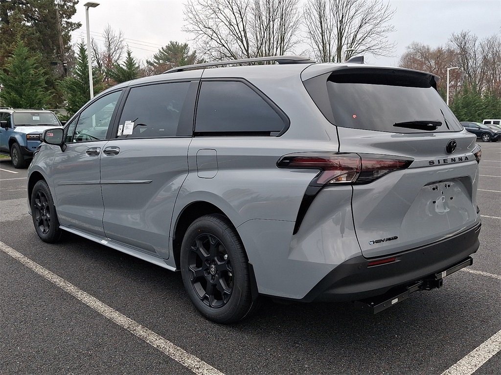 2026 Toyota Sienna Woodland Edition photo 4