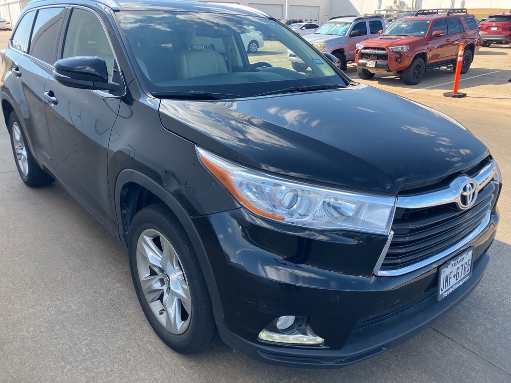 2016 Toyota Highlander LE photo 4