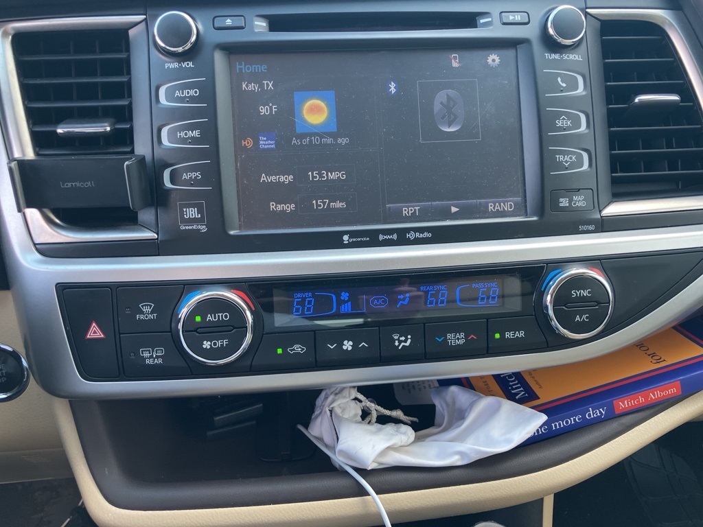 2016 Toyota Highlander LE photo 8