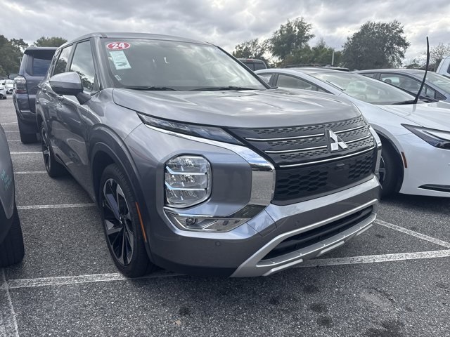 2024 Mitsubishi Outlander SE's photo
