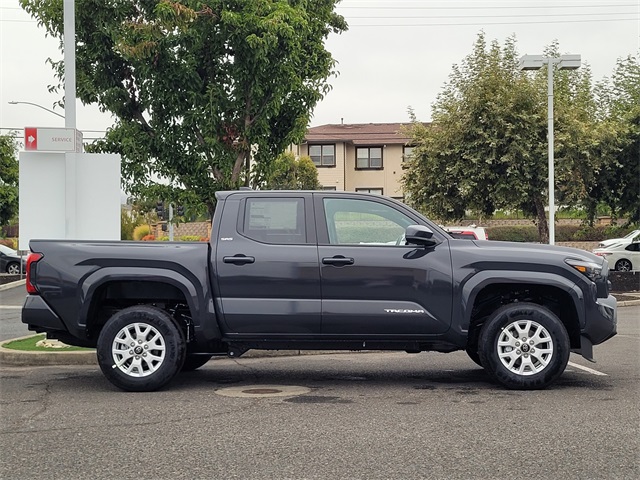 2025 Toyota Tacoma SR5 Double Cab photo 4