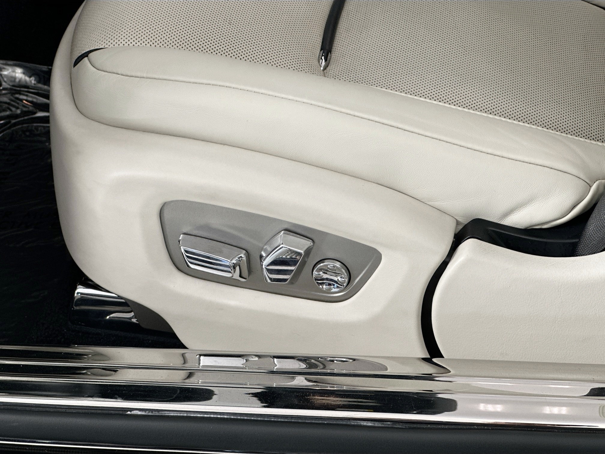 used 2016 Rolls-Royce Dawn car, priced at $244,998