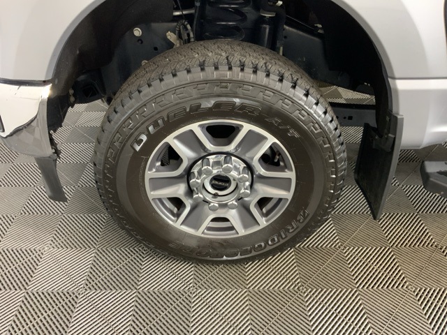 Used 2024 Silver Ford Lariat image 33