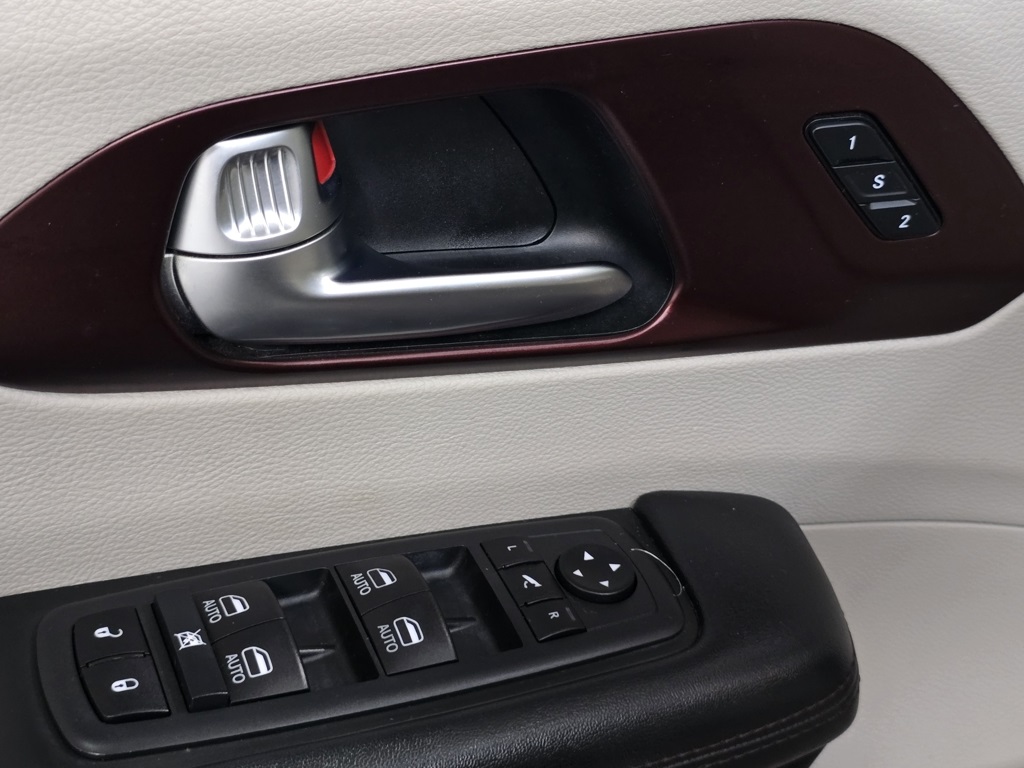 2020 Chrysler Pacifica Limited photo 24