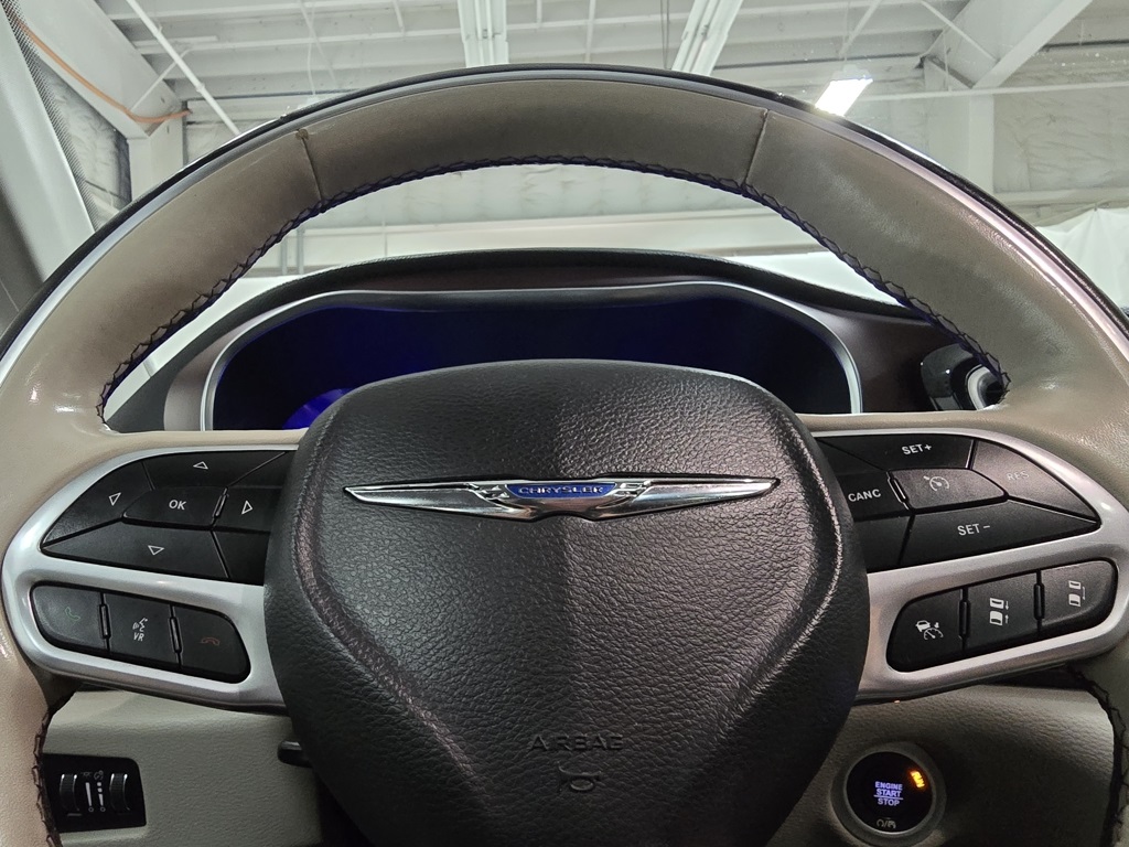 2020 Chrysler Pacifica Limited photo 25