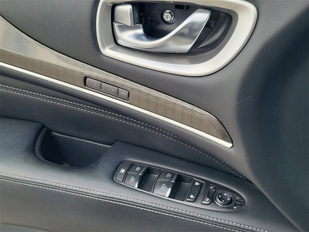 2019 Liquid Platinum INFINITI QX60 LUXE FWD SUV