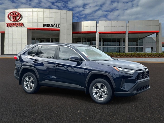 2025 Toyota RAV4 XLE's photo