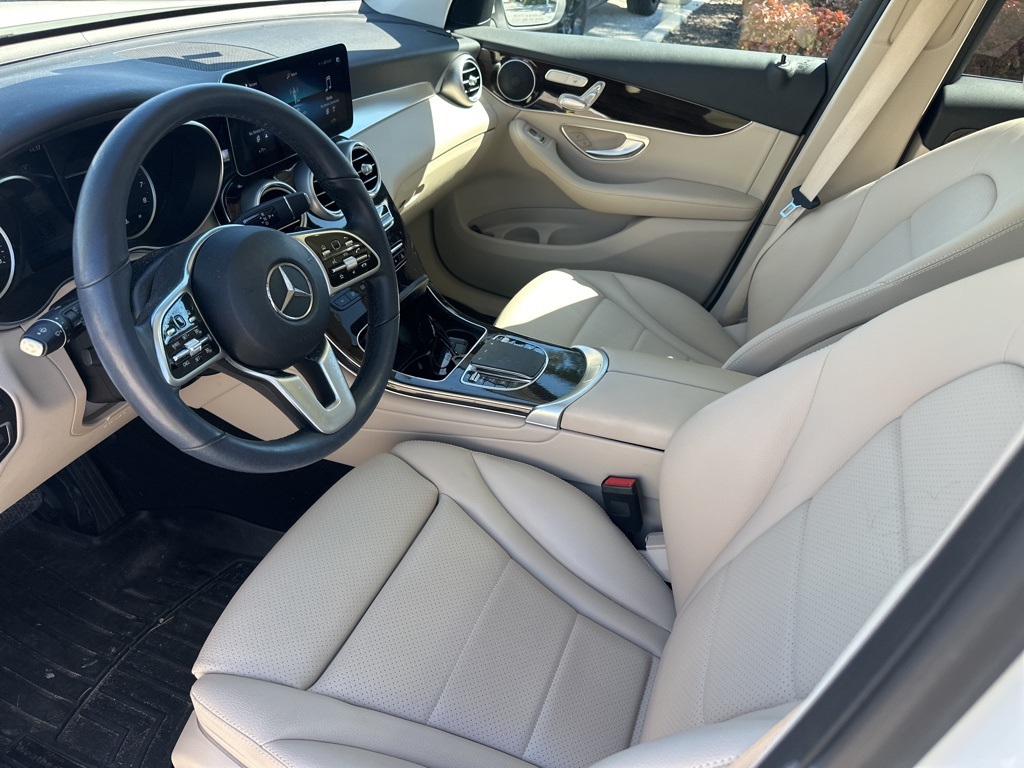 2022 Mercedes Benz GLC 300 photo 2
