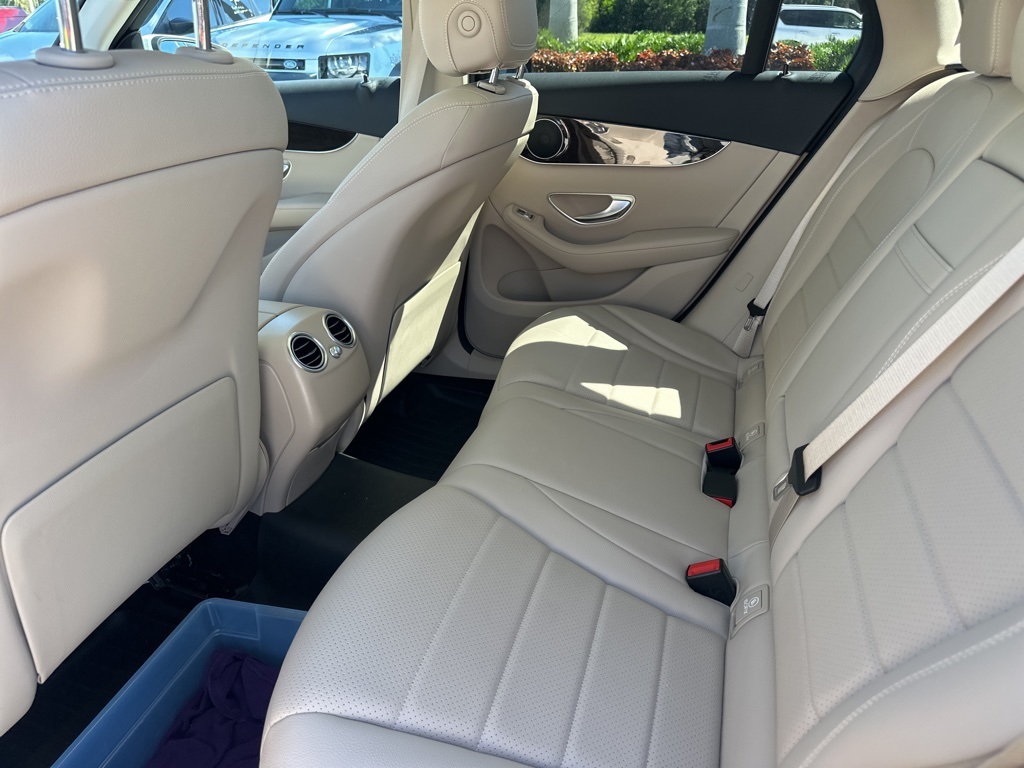 2022 Mercedes Benz GLC 300 photo 3