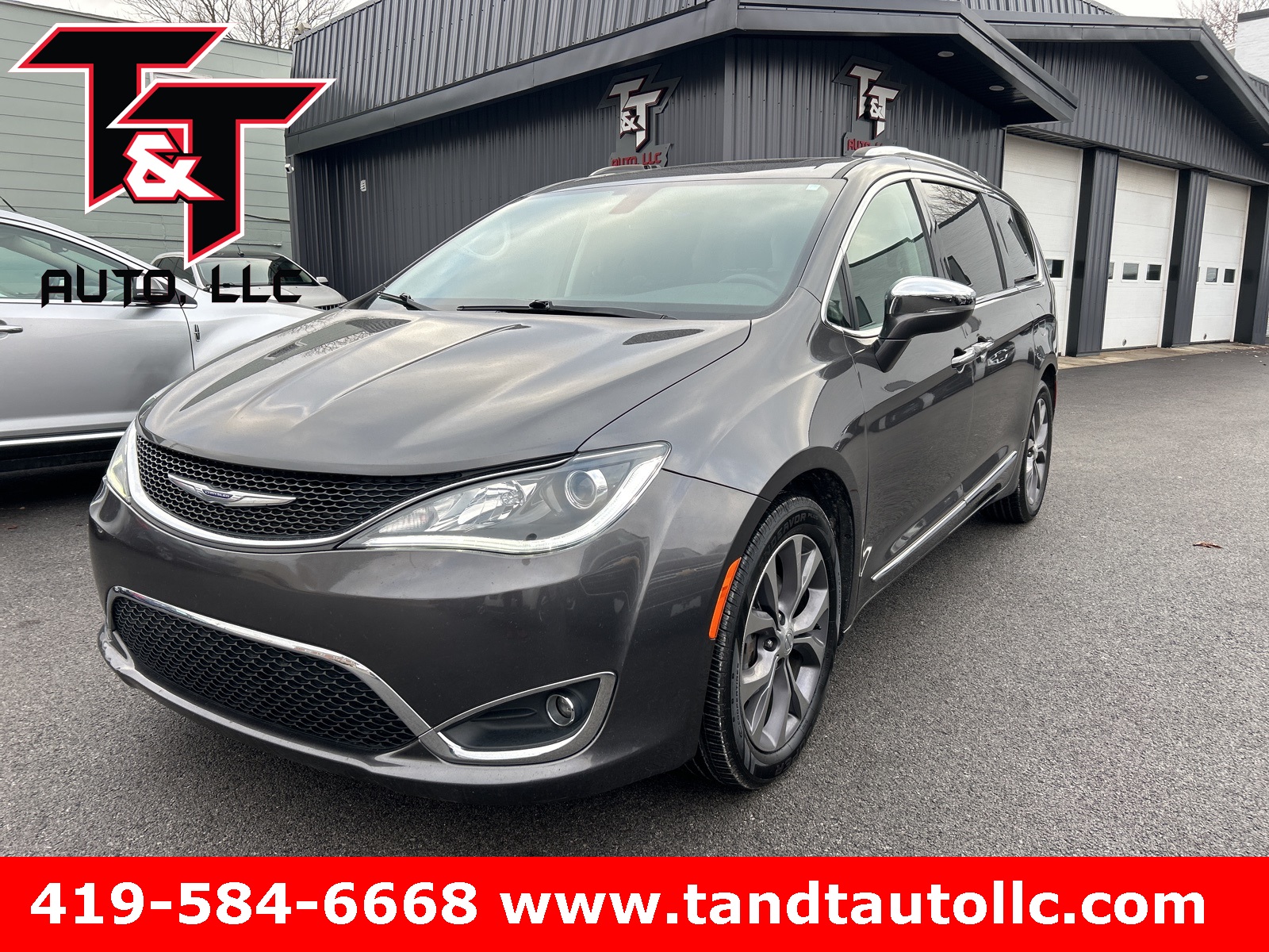 2019 Chrysler Pacifica Limited's photo