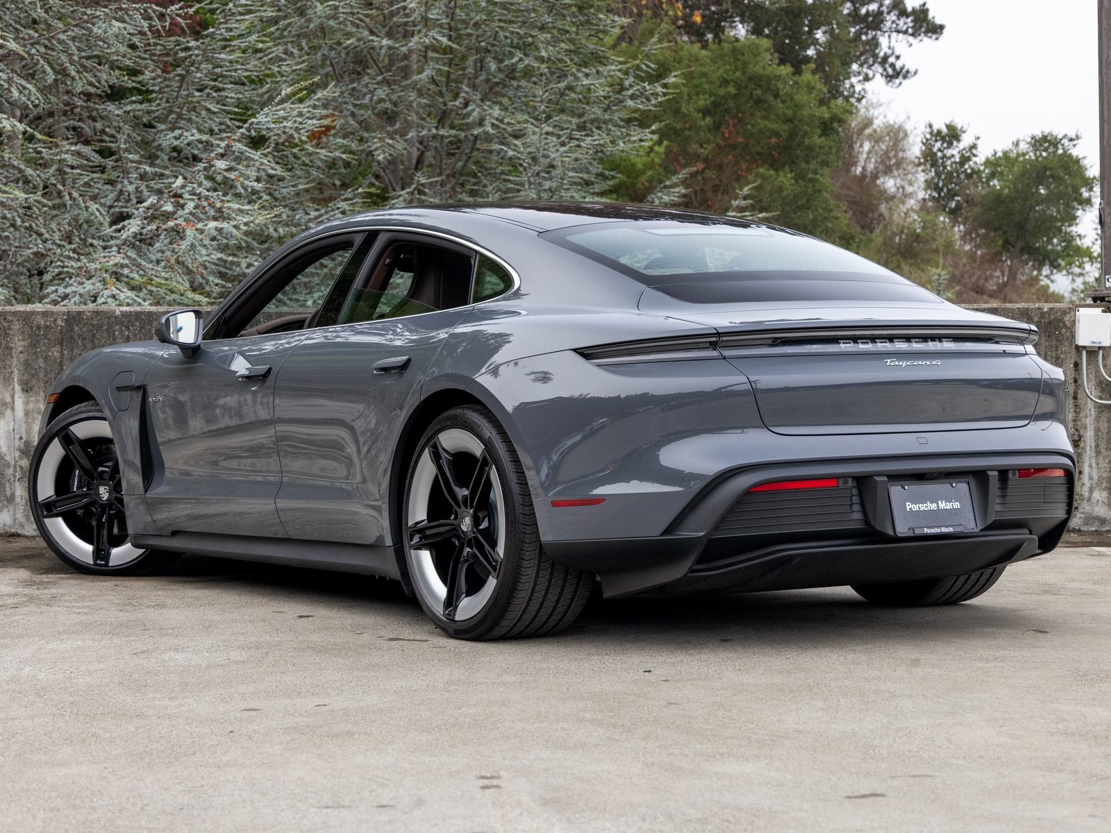 2025 Porsche Taycan 4 photo 3