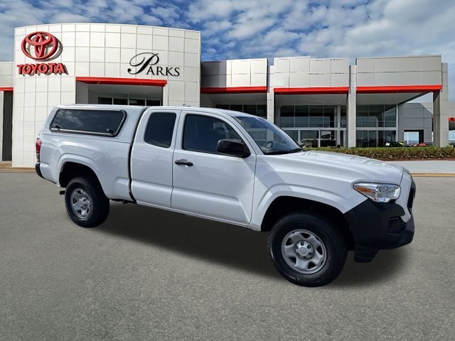 2022 Toyota Tacoma SR5's photo