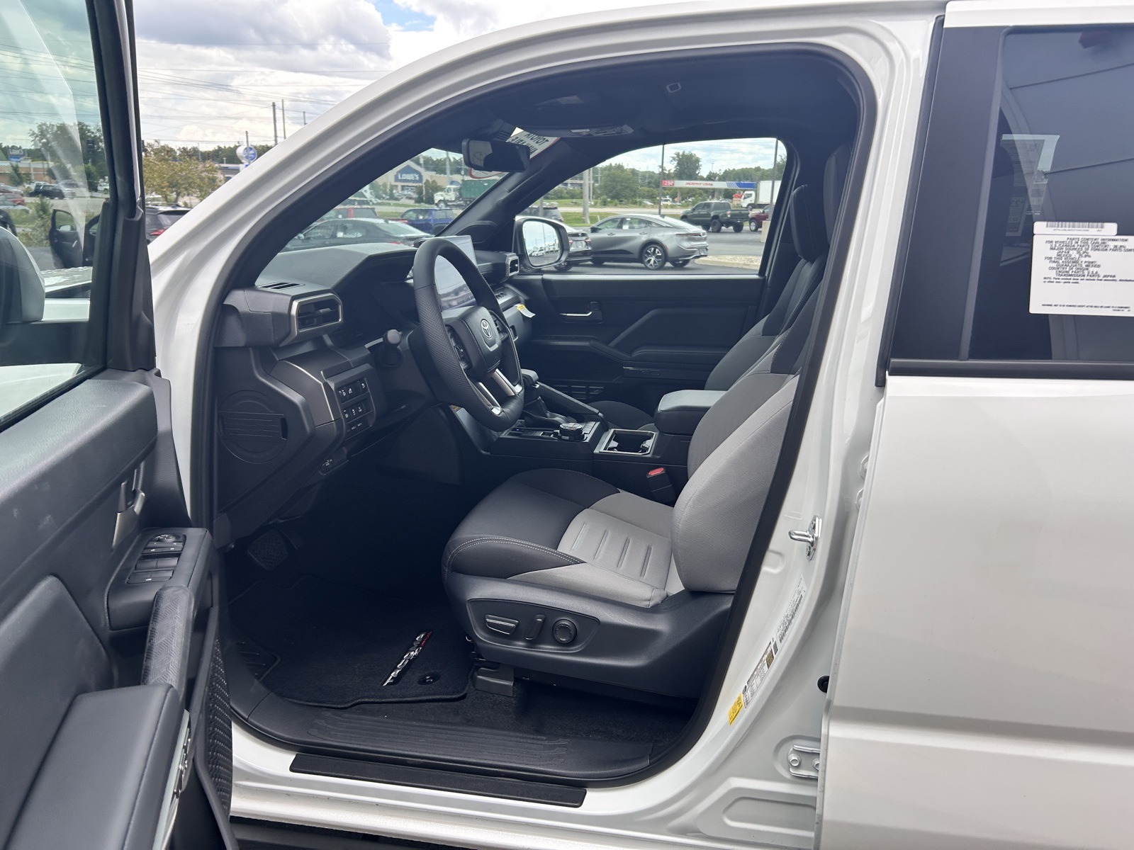 2025 Toyota Tacoma TRD Off-Road Double Cab photo 21