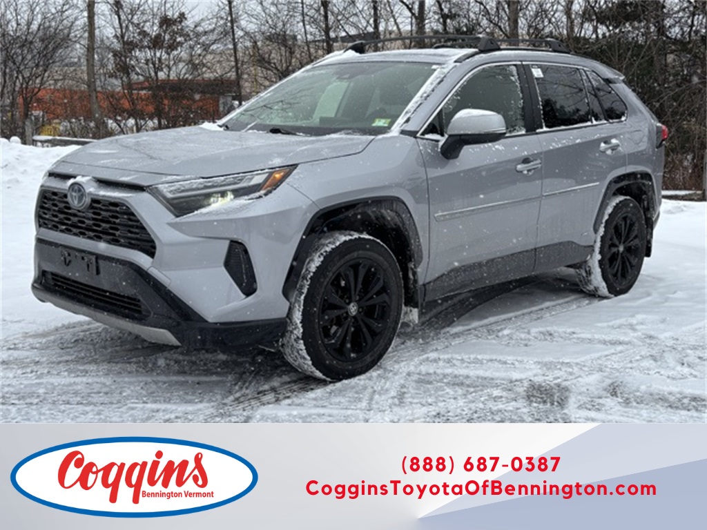 2022 Toyota RAV4 SE's photo