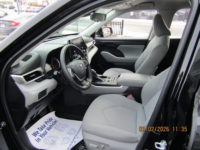 used 2022 Toyota Highlander car, priced at $23,999