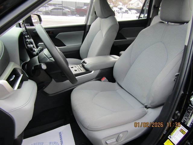 used 2022 Toyota Highlander car, priced at $23,999